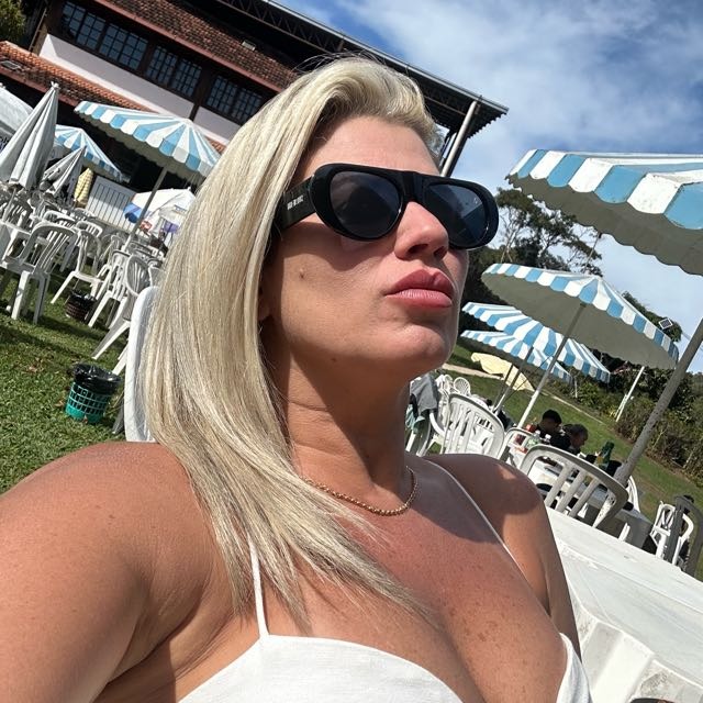 Luciana I.